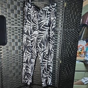 Robert Louis Black and White Tropical Print Plus Size 2X Wide Leg Pants NWT